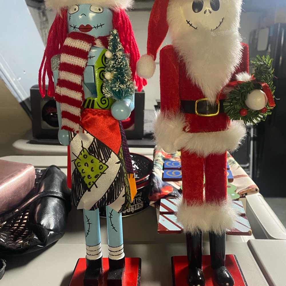 Nightmare Before Christmas - Jack and Sally Holiday Nutcrackers